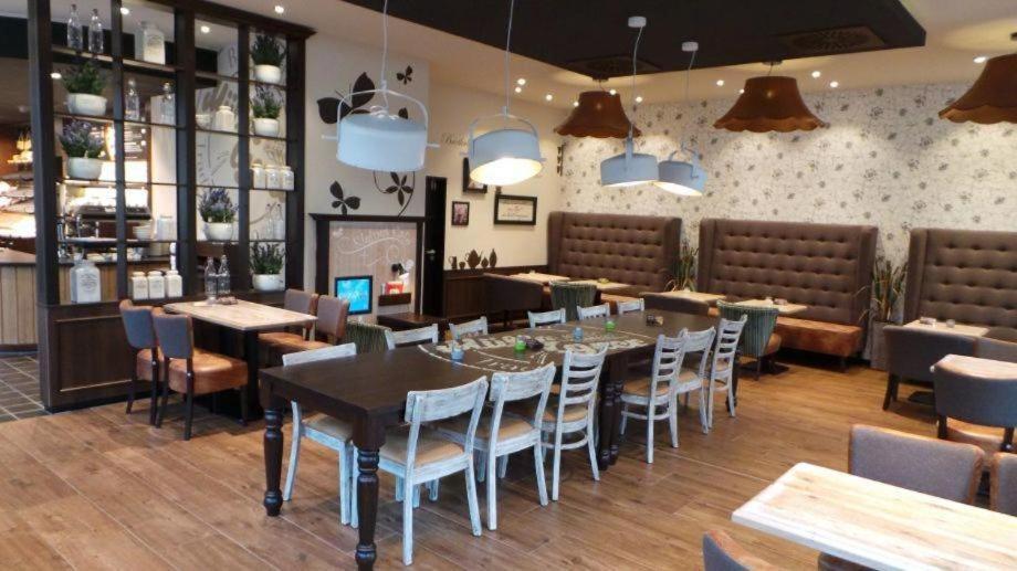 Hotel Restaurant Zur Linde Westerstede Ngoại thất bức ảnh